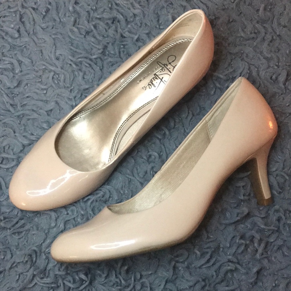 Nude/ Cream colored Women’s shoes